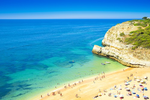 Strand in Malta - ganzjährig gutes Wetter sprechen für Umzug nach Malta