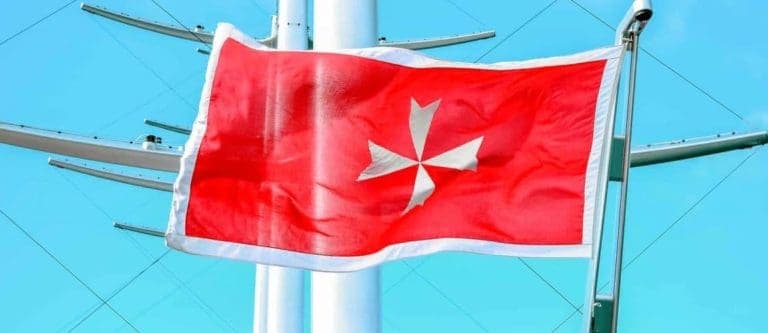 Die maltesische Flagge auf den Schiffen Europas
